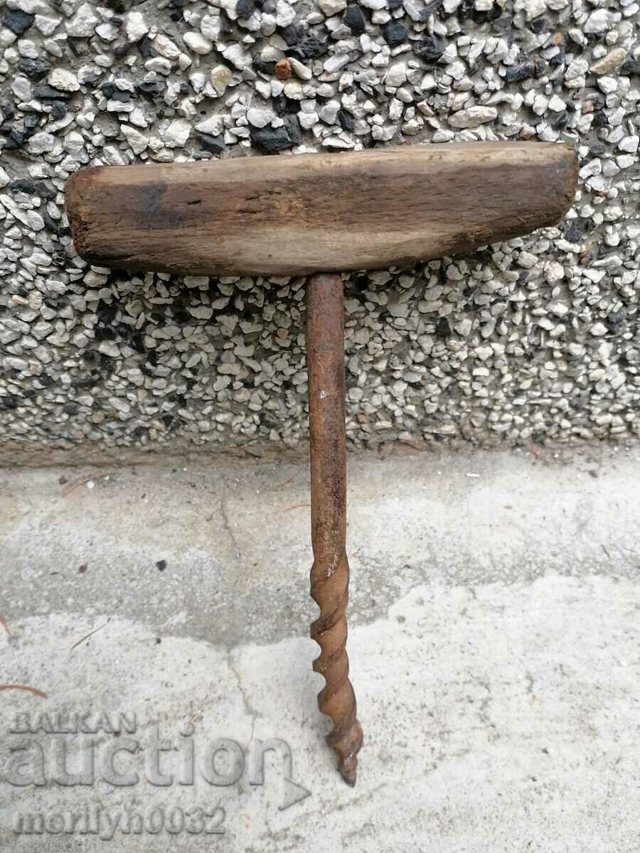 Стар дърводелски маткап, бургия, инструмент, ковано желязо