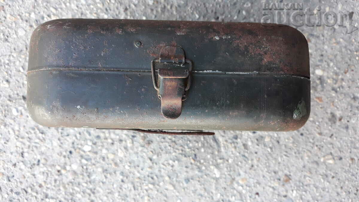 Old military metal first aid kit - 5 Old military metal first aid kit - 5