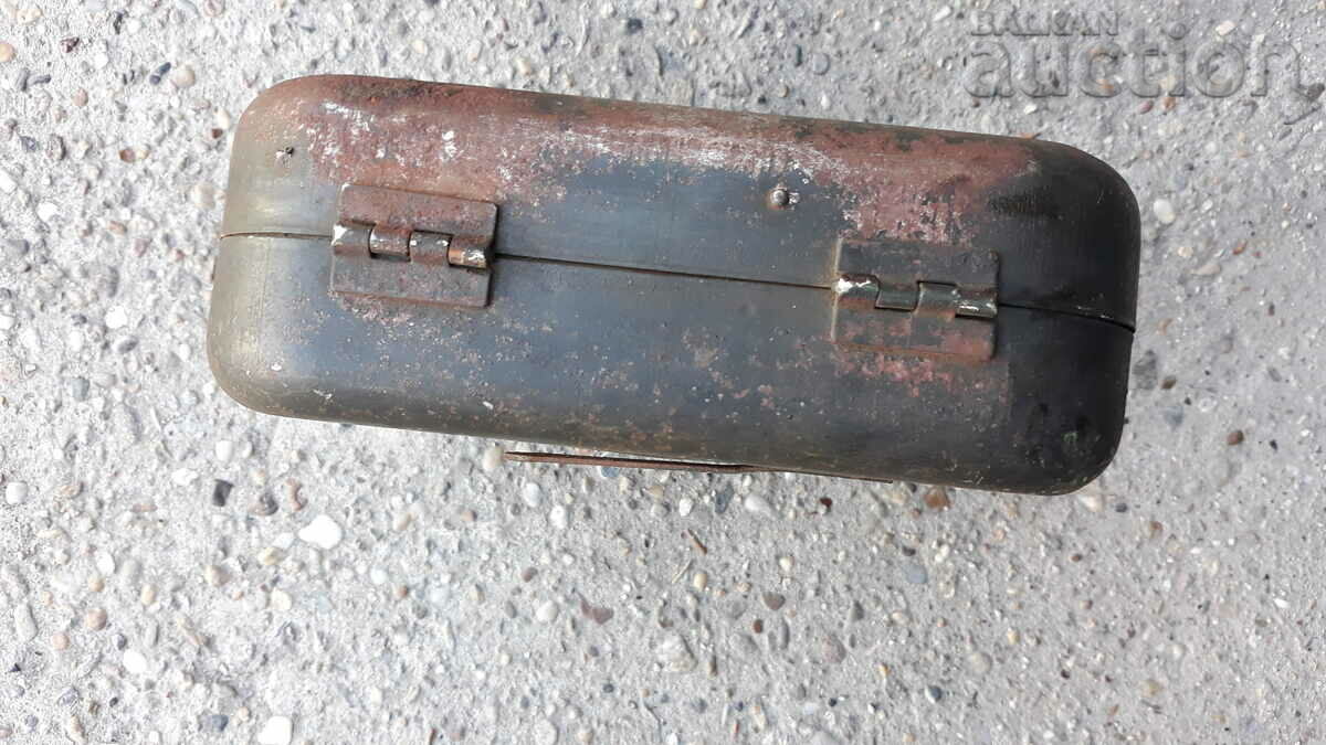 Old military metal first aid kit - 7 Old military metal first aid kit - 7