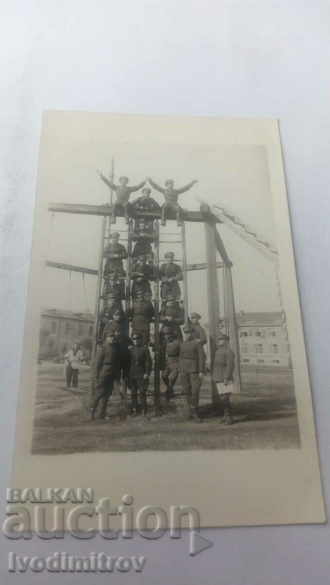 Photo Soldiers on a training ground in the barracks