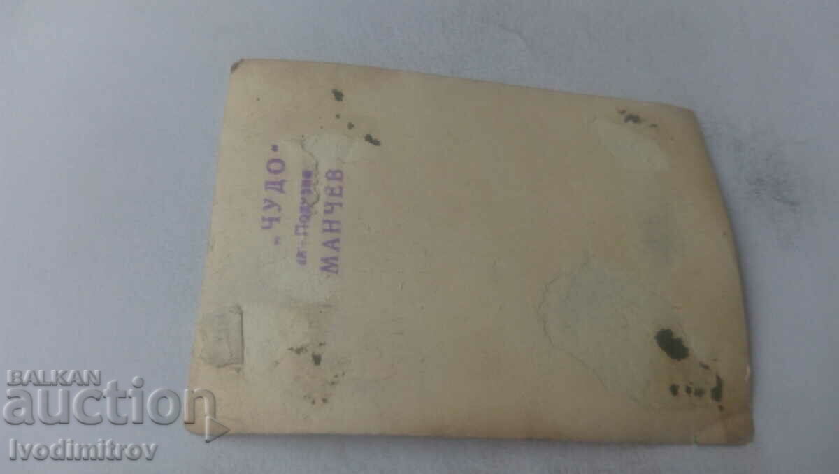 Photo Boys and girls eating pieces of watermelon 1934 with price 1.65 BGN | € 0.84 Photo Boys and girls eating pieces of watermelon 1934 with price 1.65 BGN | € 0.84