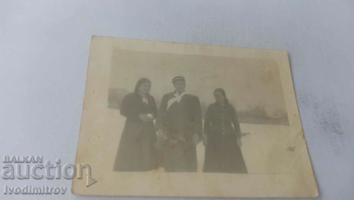Снимка Мъж две жени и дете 1937