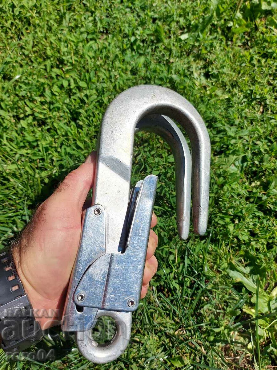Delivery of HOOKS - CARABINES - SAFETY Delivery of HOOKS - CARABINES - SAFETY