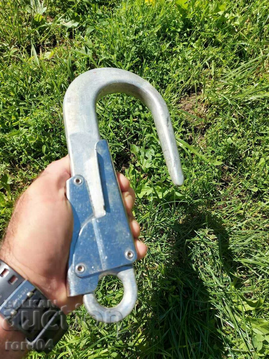 Delivery of HOOK - CARBINE - SAFETY Delivery of HOOK - CARBINE - SAFETY