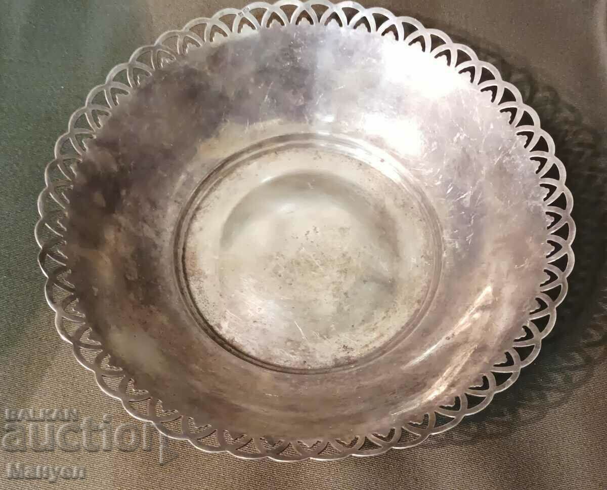 Стара,красива, посребрена подносна чинийка.