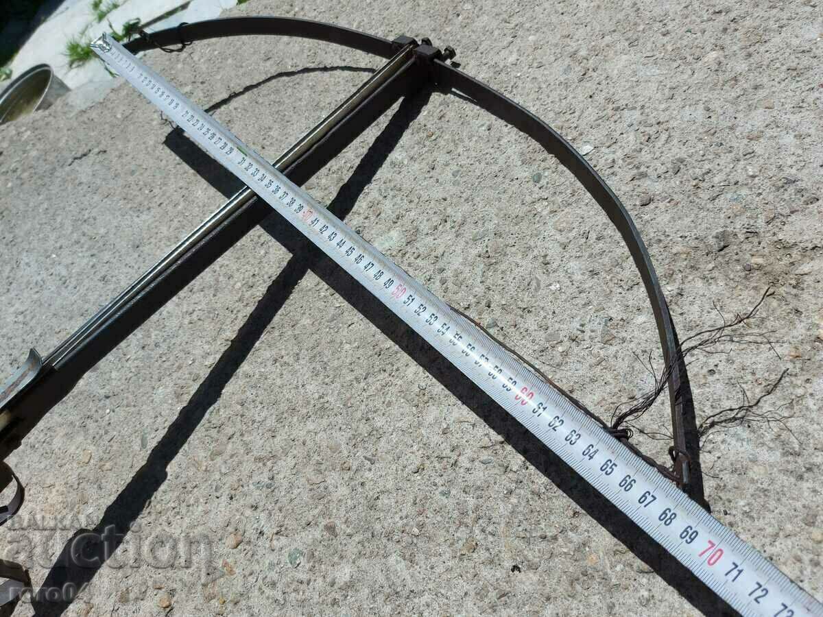 Auction  CROSSBACK - DANGEROUS AND ACTIVE