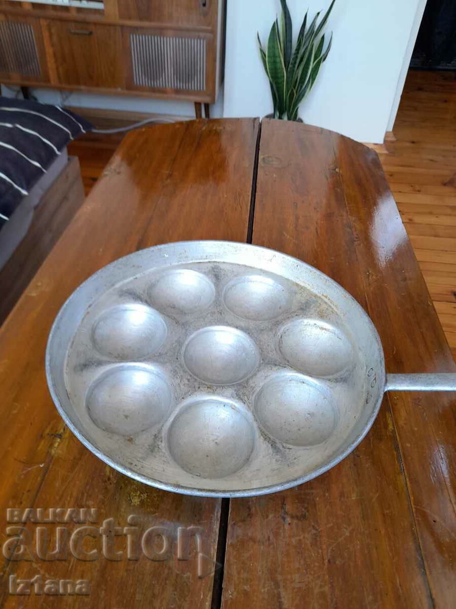Old aluminum egg pan with price 45.00 BGN | € 23.01 Old aluminum egg pan with price 45.00 BGN | € 23.01