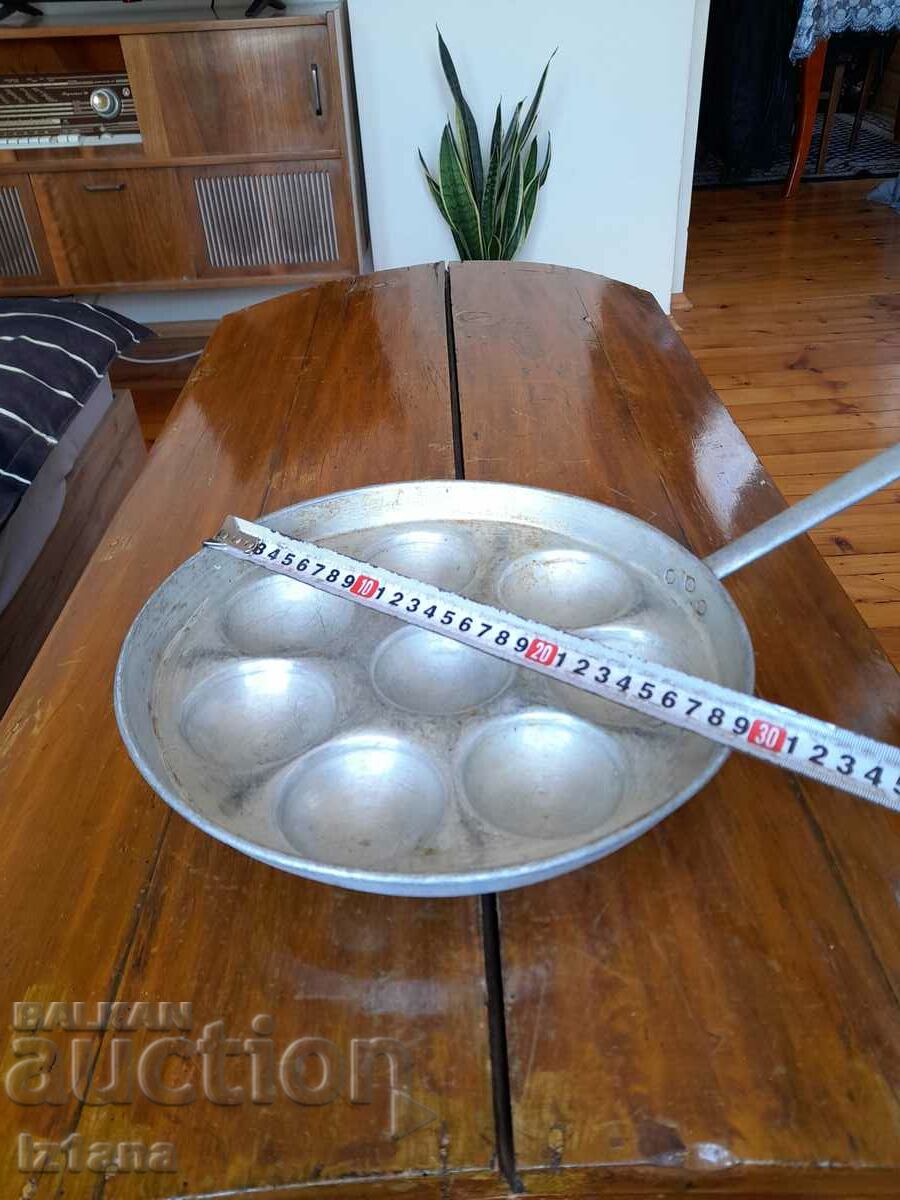 Auction Old aluminum egg pan Auction Old aluminum egg pan