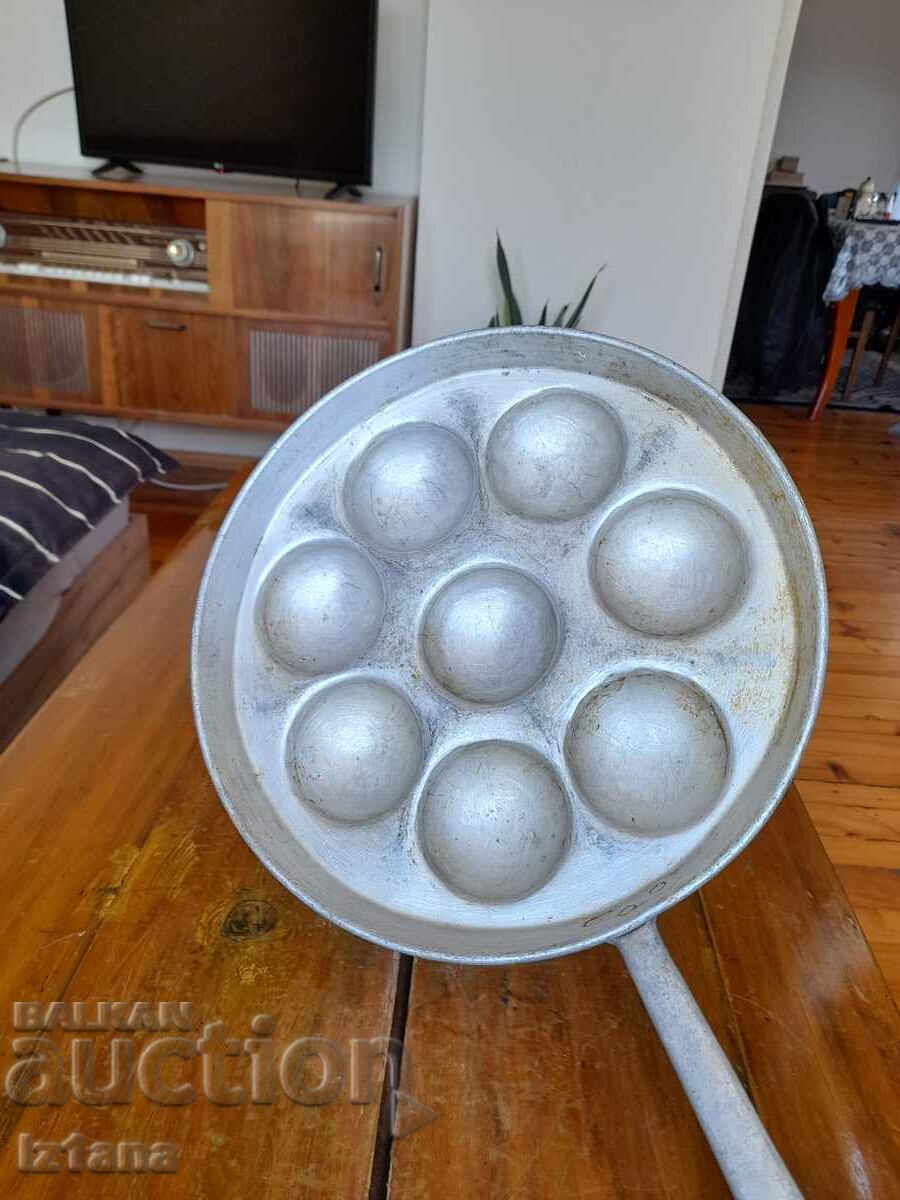 Delivery of Old aluminum egg pan Delivery of Old aluminum egg pan