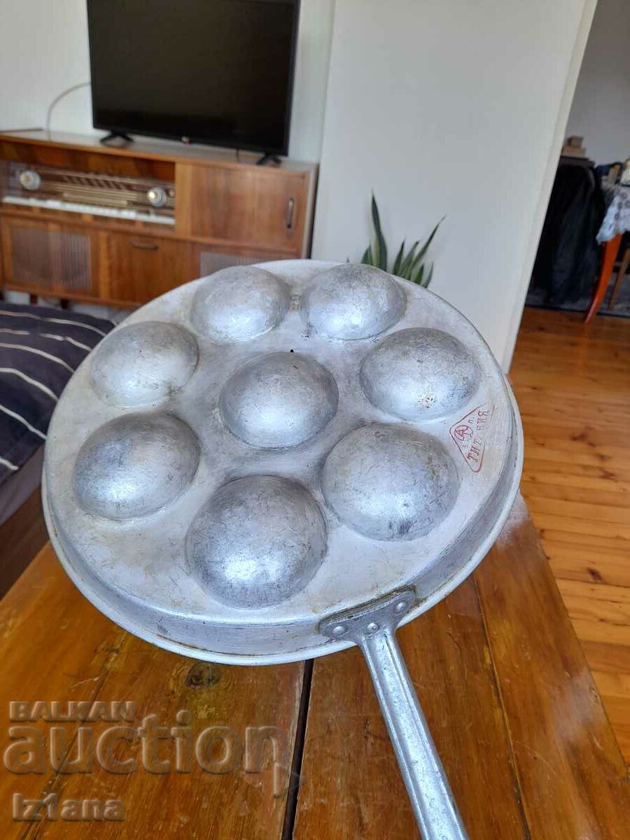 Old aluminum egg pan - 5 Old aluminum egg pan - 5