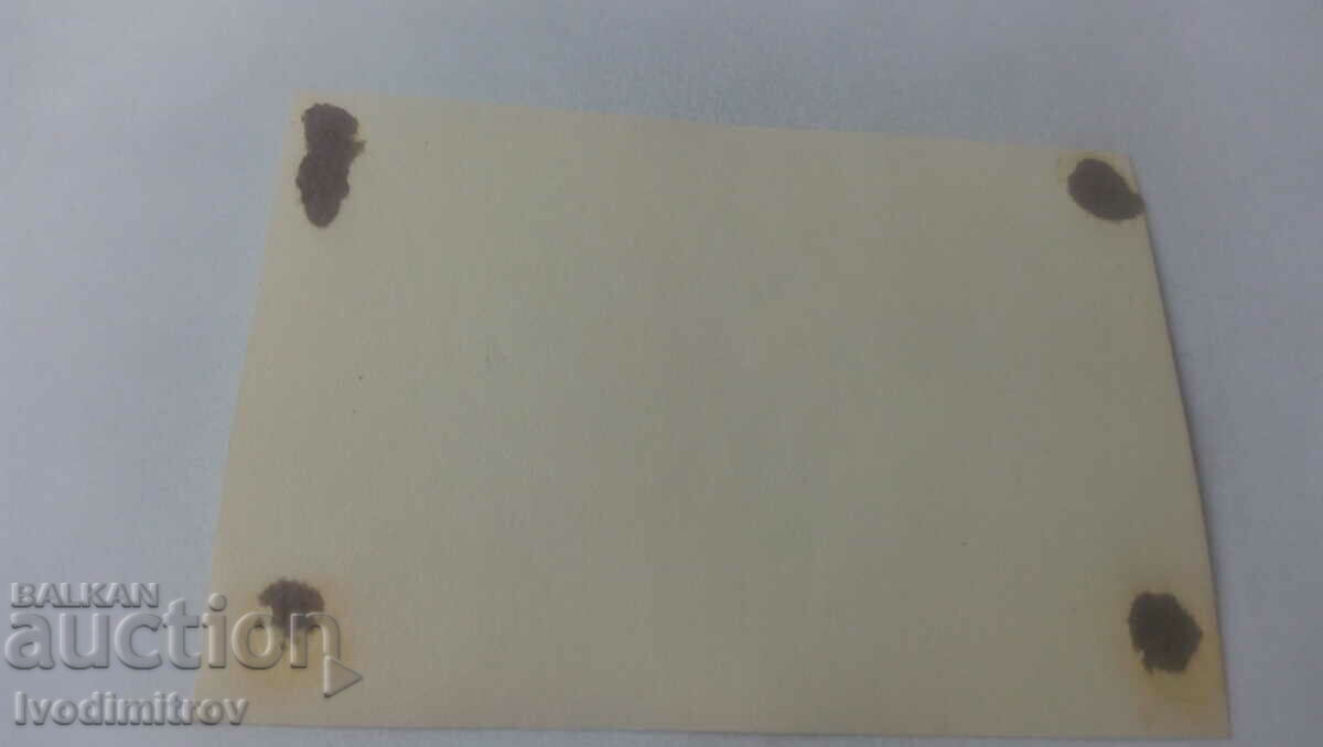 Φωτογραφία Δύο άνδρες μπροστά από μια εκκλησία με τιμή 3.45 BGN | € 1.76 Φωτογραφία Δύο άνδρες μπροστά από μια εκκλησία με τιμή 3.45 BGN | € 1.76