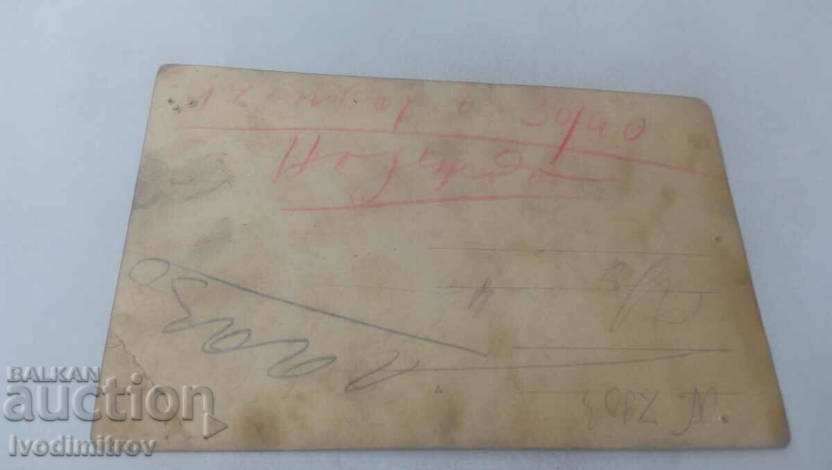 Foto Două femei în costume tradiționale cu preț 2.45 BGN | € 1.25