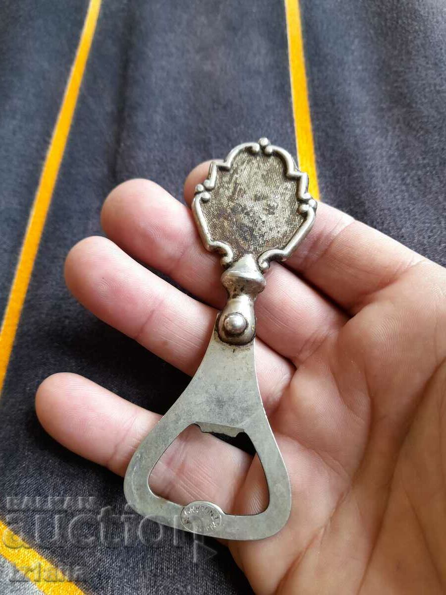 Delivery of An old opener Delivery of An old opener