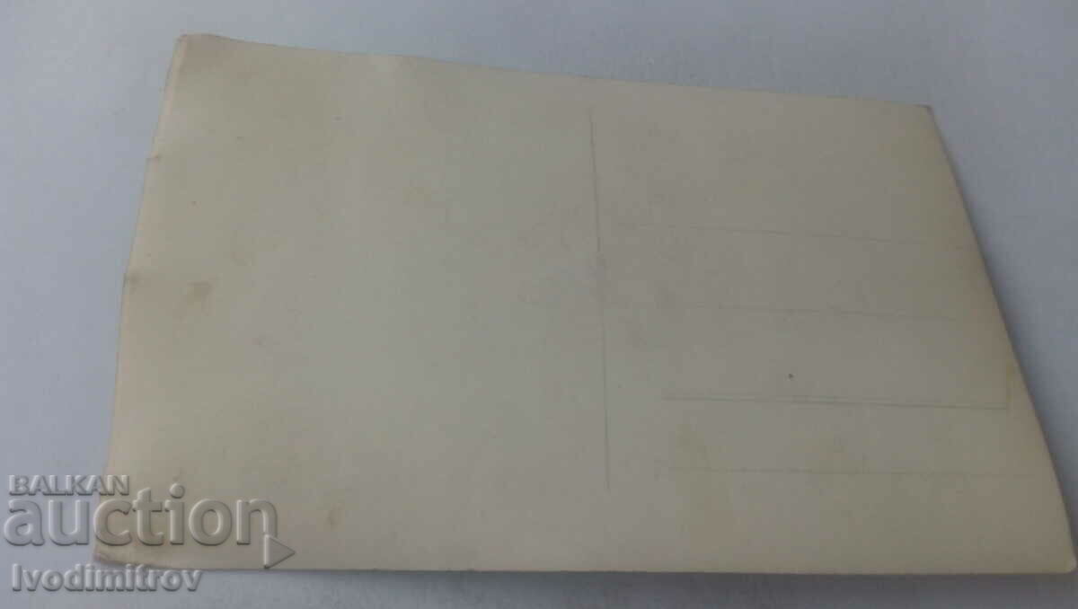 Photo Men and women on the outskirts of the city with price 2.65 BGN | € 1.35 Photo Men and women on the outskirts of the city with price 2.65 BGN | € 1.35