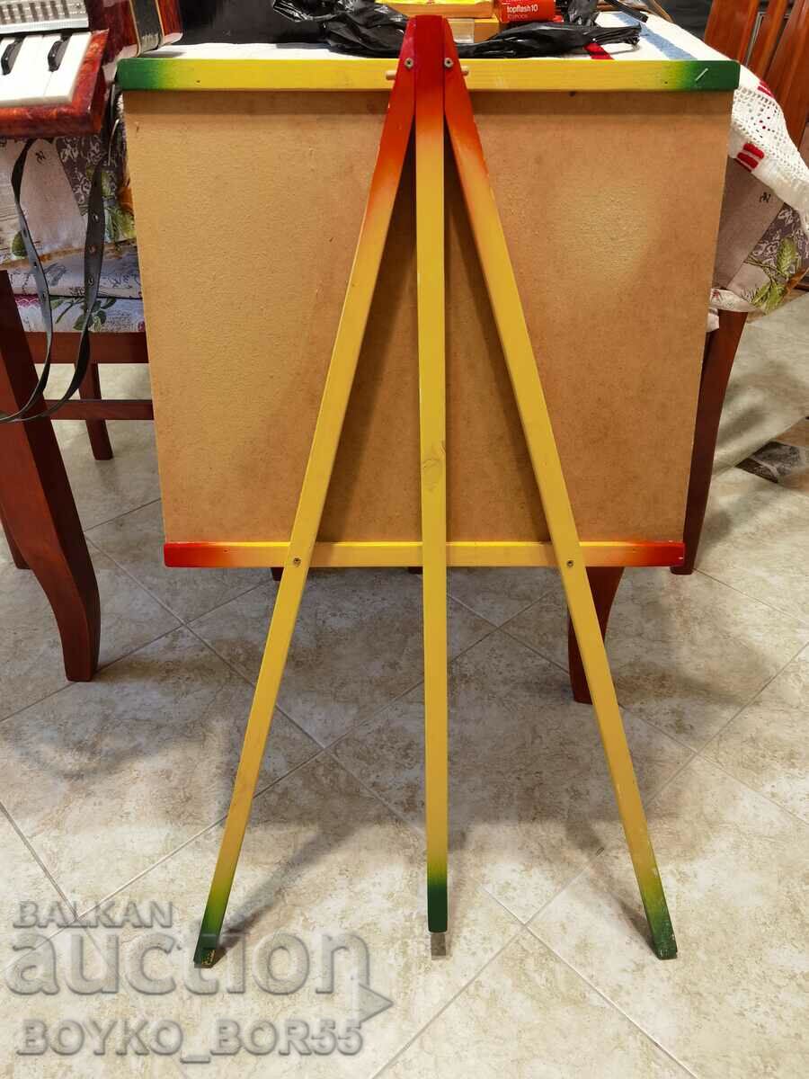 Δημοπρασία Ξύλινο τρίποδο για βάψιμο Δημοπρασία Ξύλινο τρίποδο για βάψιμο