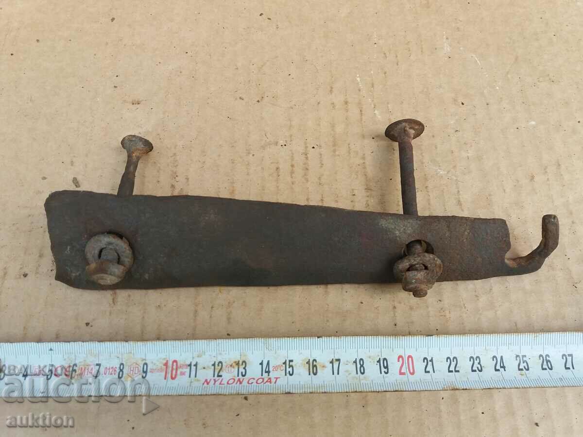 Delivery of WROUGHT REVIVAL MANDALO, GATE LOCKER - CRANE Delivery of WROUGHT REVIVAL MANDALO, GATE LOCKER - CRANE