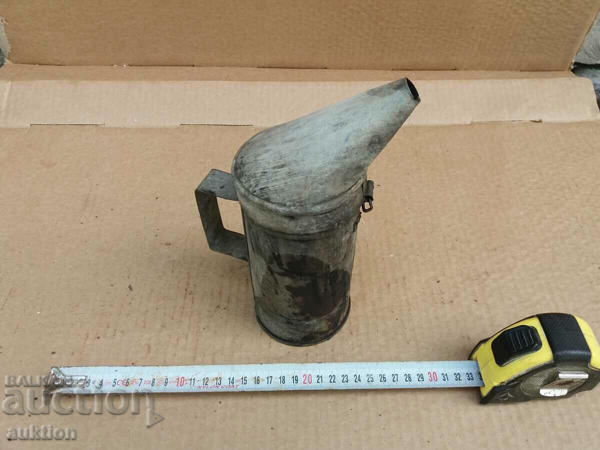 Auction BEE SMOKING SKIN - TOOL Auction BEE SMOKING SKIN - TOOL