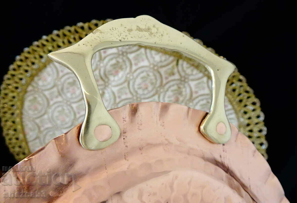 Δημοπρασία Χάλκινος δίσκος, πλατό, σφυρήλατο στο χέρι 36 εκ. Δημοπρασία Χάλκινος δίσκος, πλατό, σφυρήλατο στο χέρι 36 εκ.