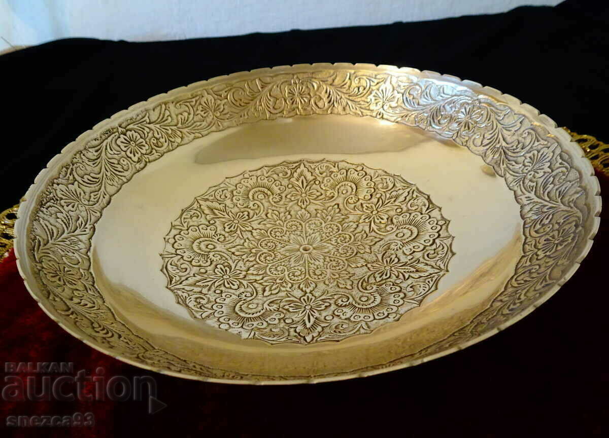 Delivery of Dutch bronze fruit bowl, salad bowl, label