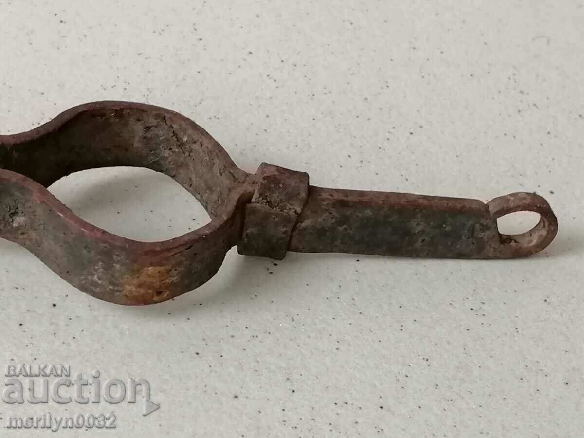 Delivery of Old dilaf, tongs, wrought iron for oven