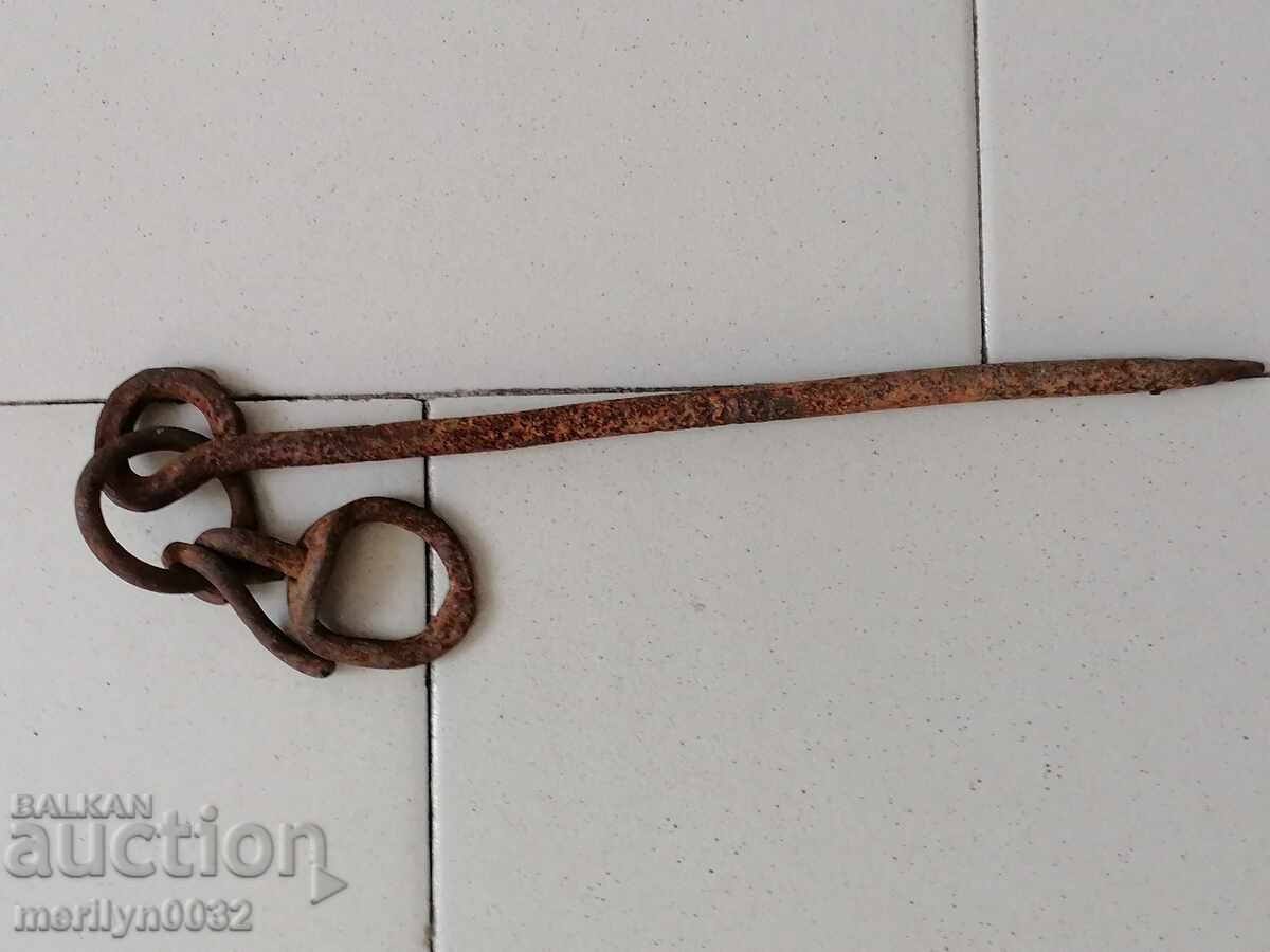 Παράδοση Zhegal παλιά γάιδαρο, ένα τεράστιο καρφί, σφυρήλατο σίδερο Παράδοση Zhegal παλιά γάιδαρο, ένα τεράστιο καρφί, σφυρήλατο σίδερο