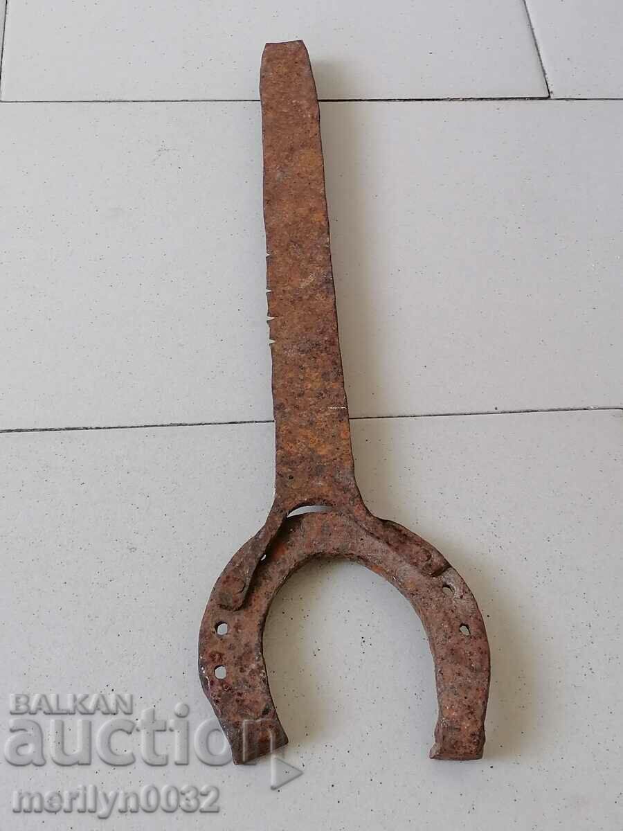 An old naval tool for horsehair heeling