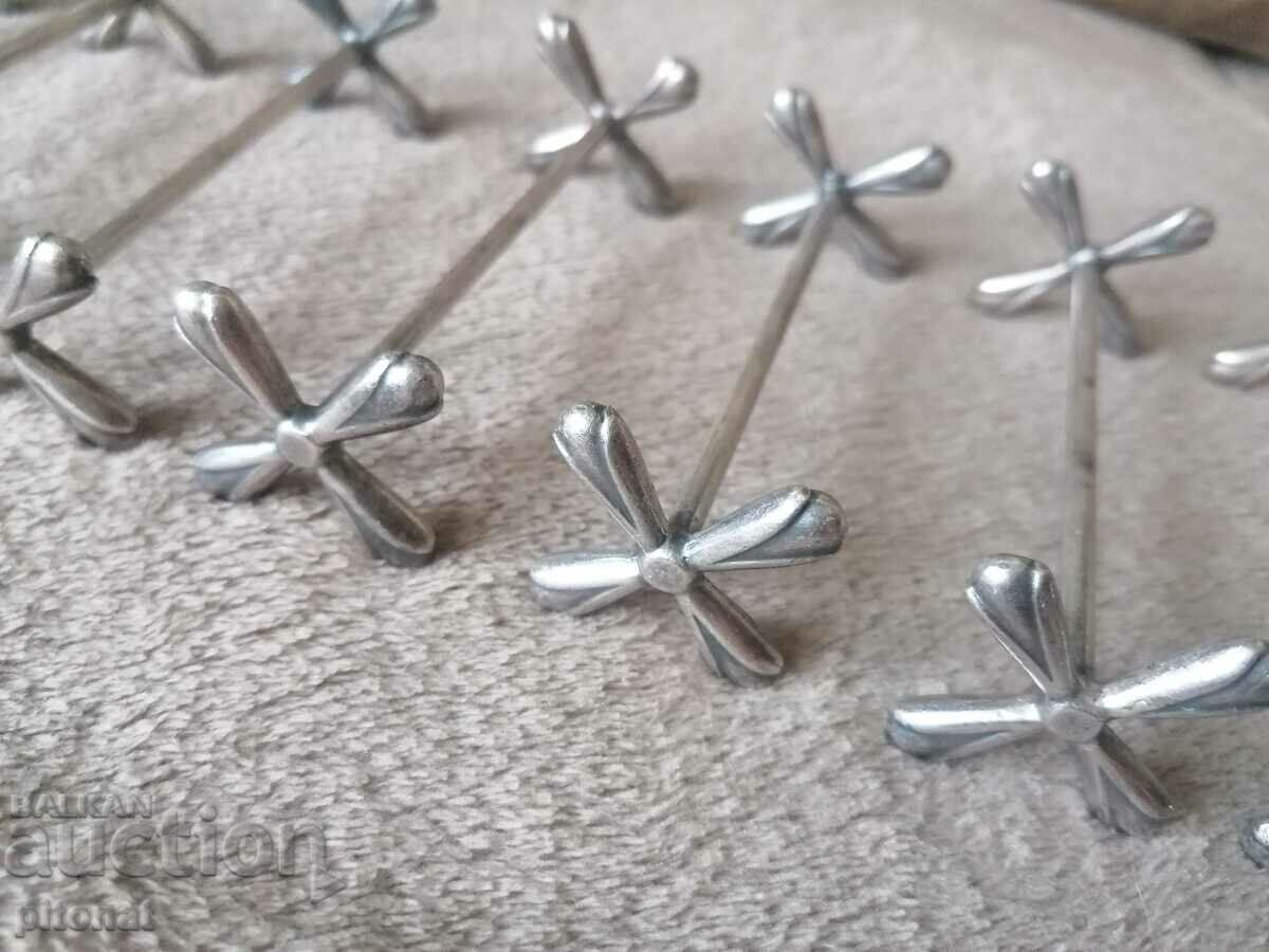 Suport pentru tacâmuri FRAGET placat cu argint antic cu preț 120.00 BGN | € 61.36 Suport pentru tacâmuri FRAGET placat cu argint antic cu preț 120.00 BGN | € 61.36