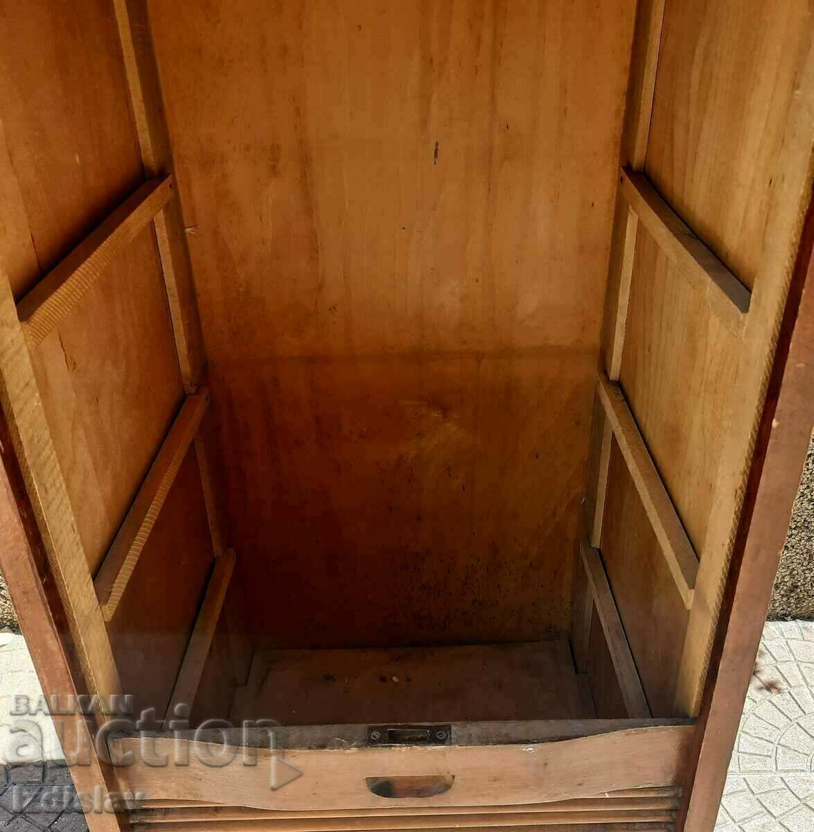 Licitație Vechi dulap de birou din lemn