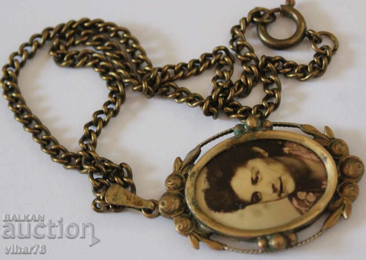 OLD PHOTO LOCKET. with price 64.99 BGN | € 33.23 OLD PHOTO LOCKET. with price 64.99 BGN | € 33.23