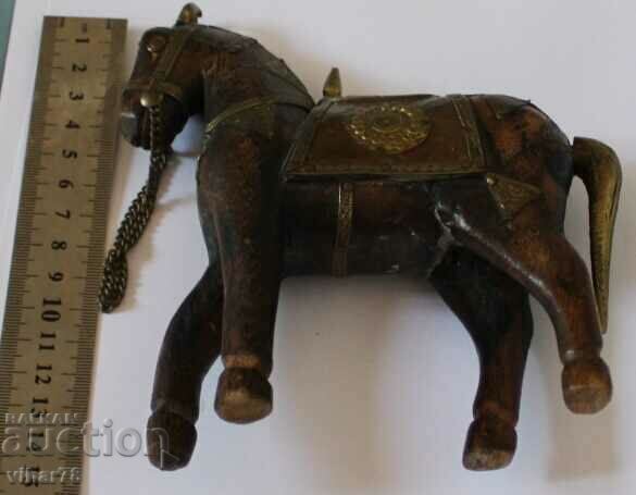 WOODEN FIGURE HORSE - 5 WOODEN FIGURE HORSE - 5