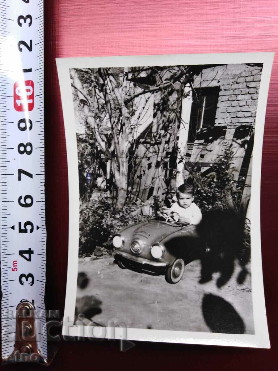 FOTO-JUCĂRIE SOCIALĂ, ȚÂNTAR CU PEDALE cu preț 20.00 BGN | € 10.23