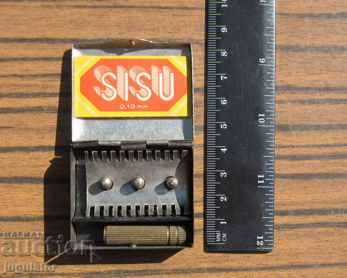 Delivery of old vintage pocket folding razor with box