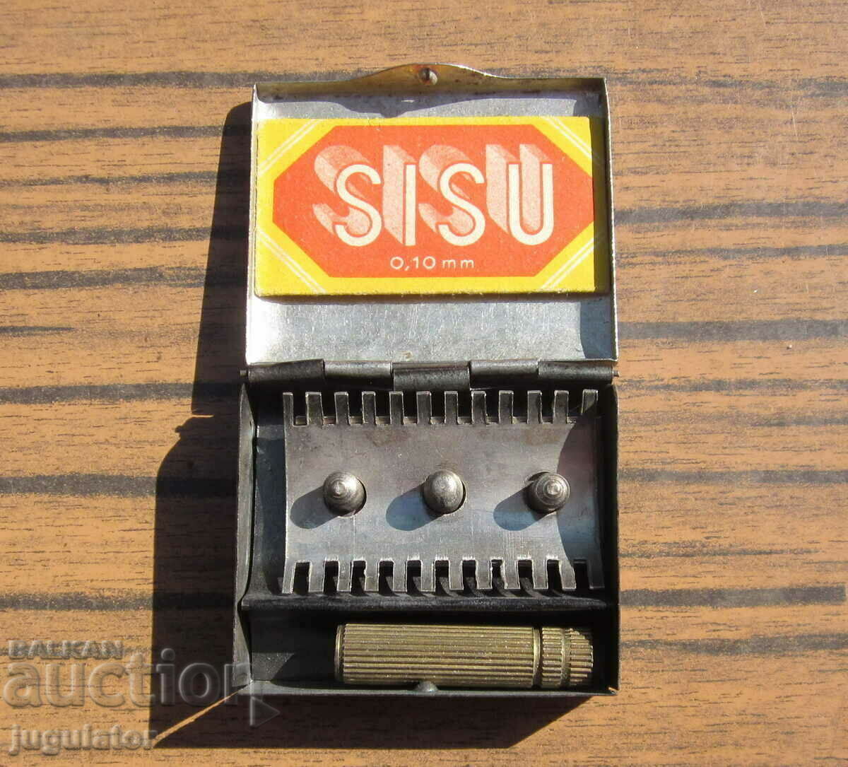 old vintage pocket folding razor with box