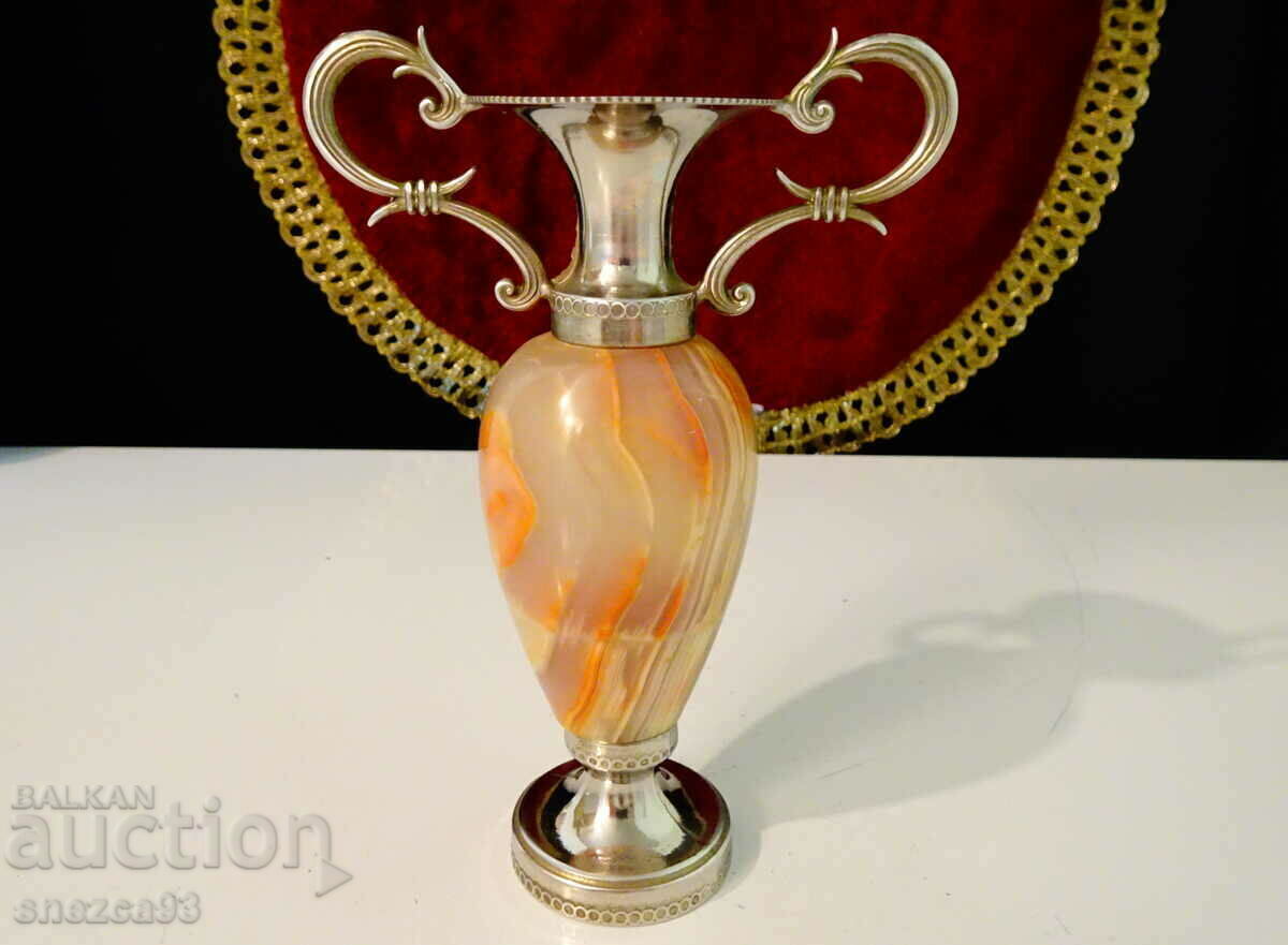 Delivery of Silver-plated vase, amphora, onyx. Delivery of Silver-plated vase, amphora, onyx.