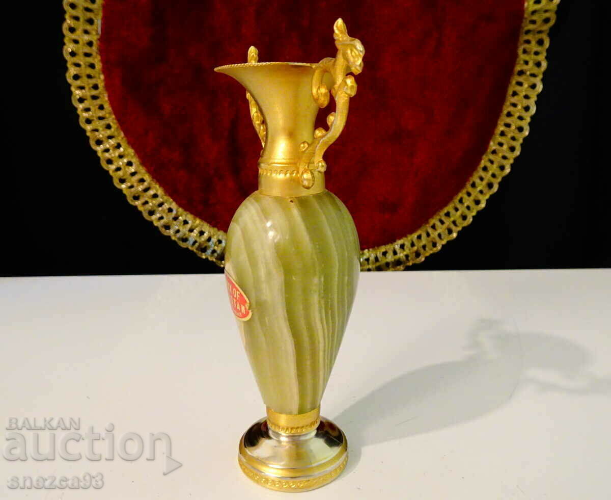 Gilded vase, amphora, onyx, griffins. with price 29.00 BGN | € 14.83 Gilded vase, amphora, onyx, griffins. with price 29.00 BGN | € 14.83