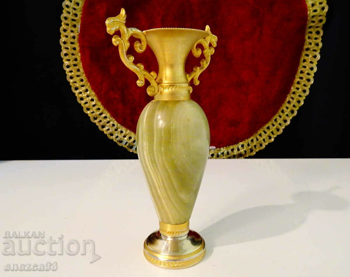 Auction Gilded vase, amphora, onyx, griffins. Auction Gilded vase, amphora, onyx, griffins.