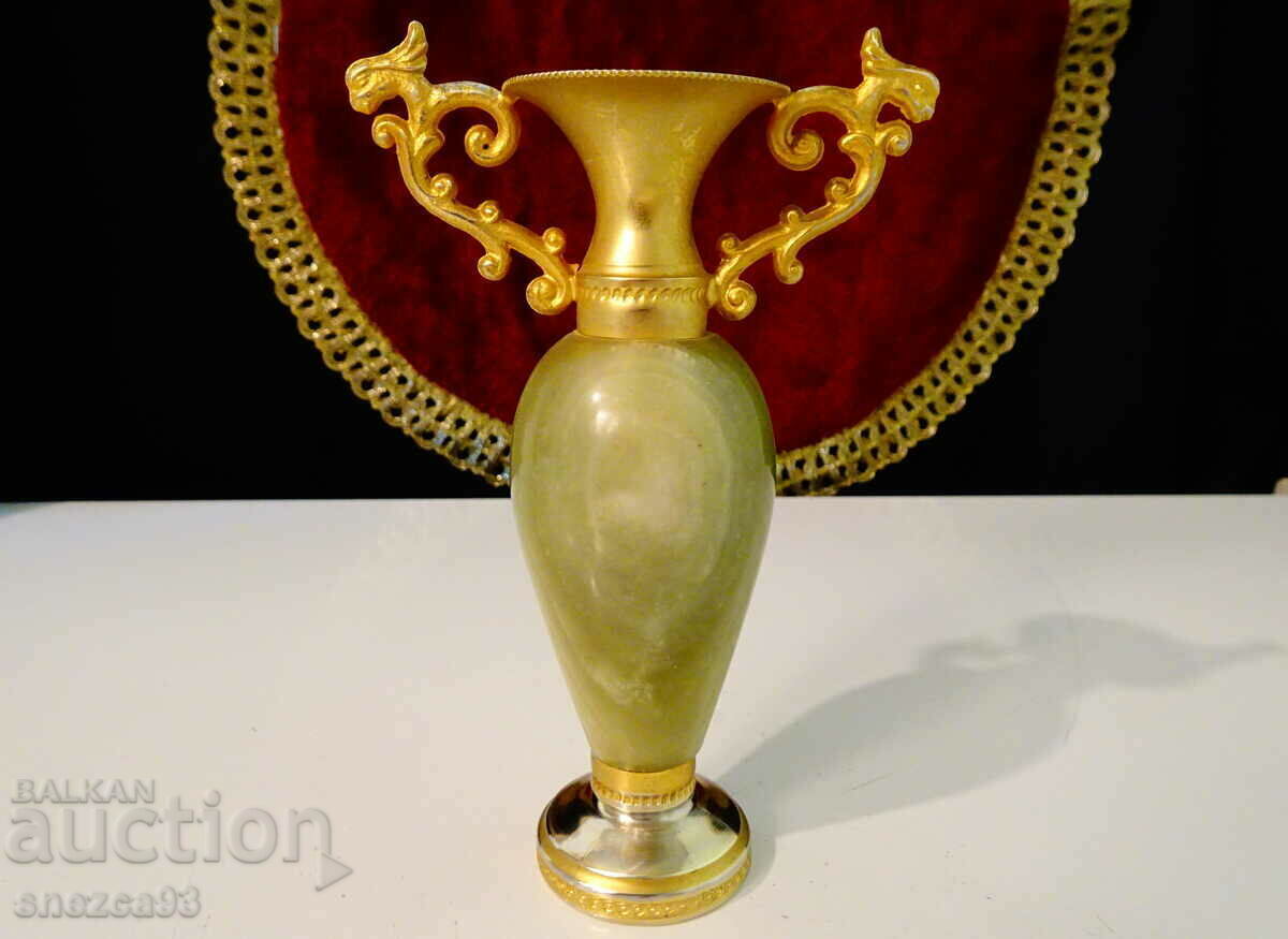 Delivery of Gilded vase, amphora, onyx, griffins. Delivery of Gilded vase, amphora, onyx, griffins.