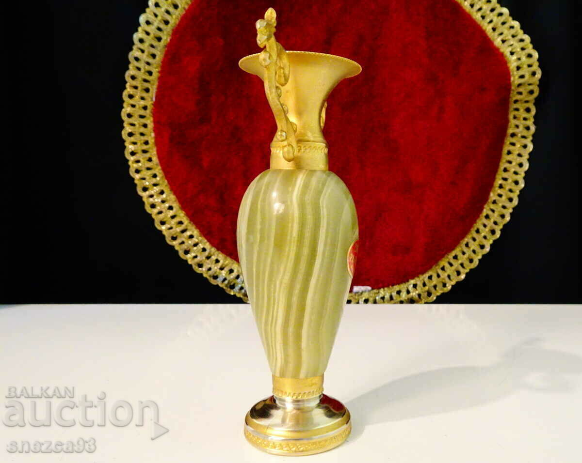 Gilded vase, amphora, onyx, griffins. - 5 Gilded vase, amphora, onyx, griffins. - 5