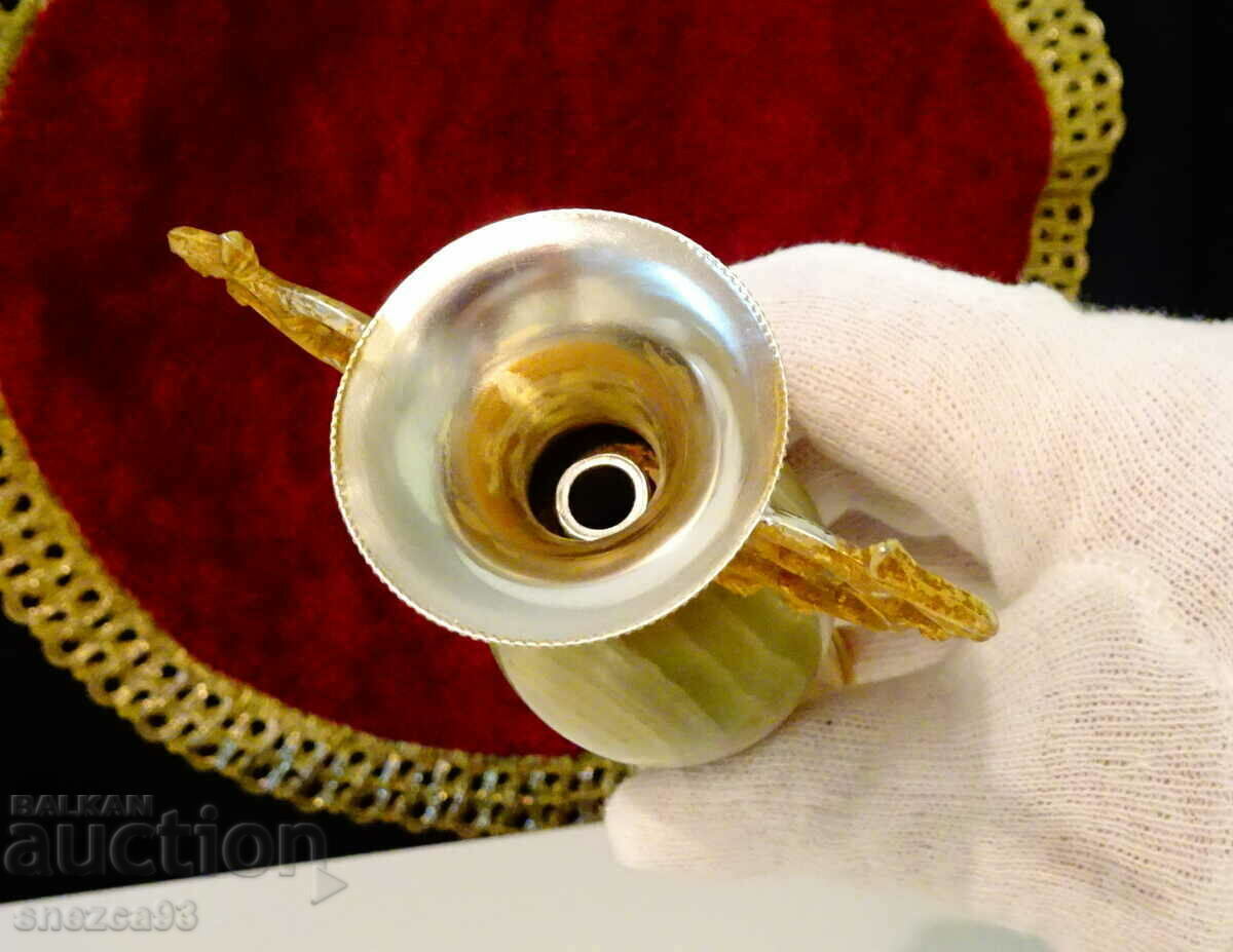 Gilded vase, amphora, onyx, griffins. - 6 Gilded vase, amphora, onyx, griffins. - 6