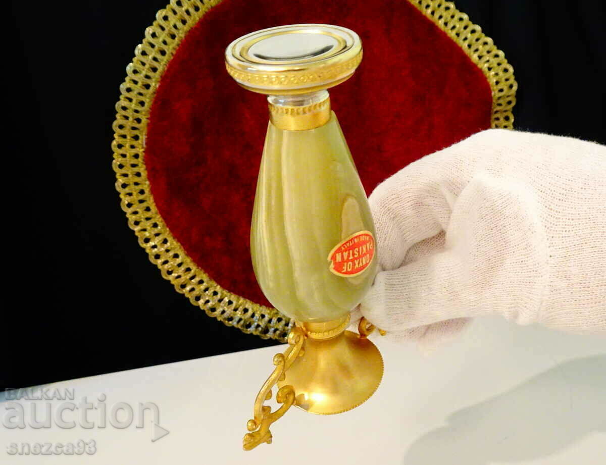 Gilded vase, amphora, onyx, griffins. - 7 Gilded vase, amphora, onyx, griffins. - 7