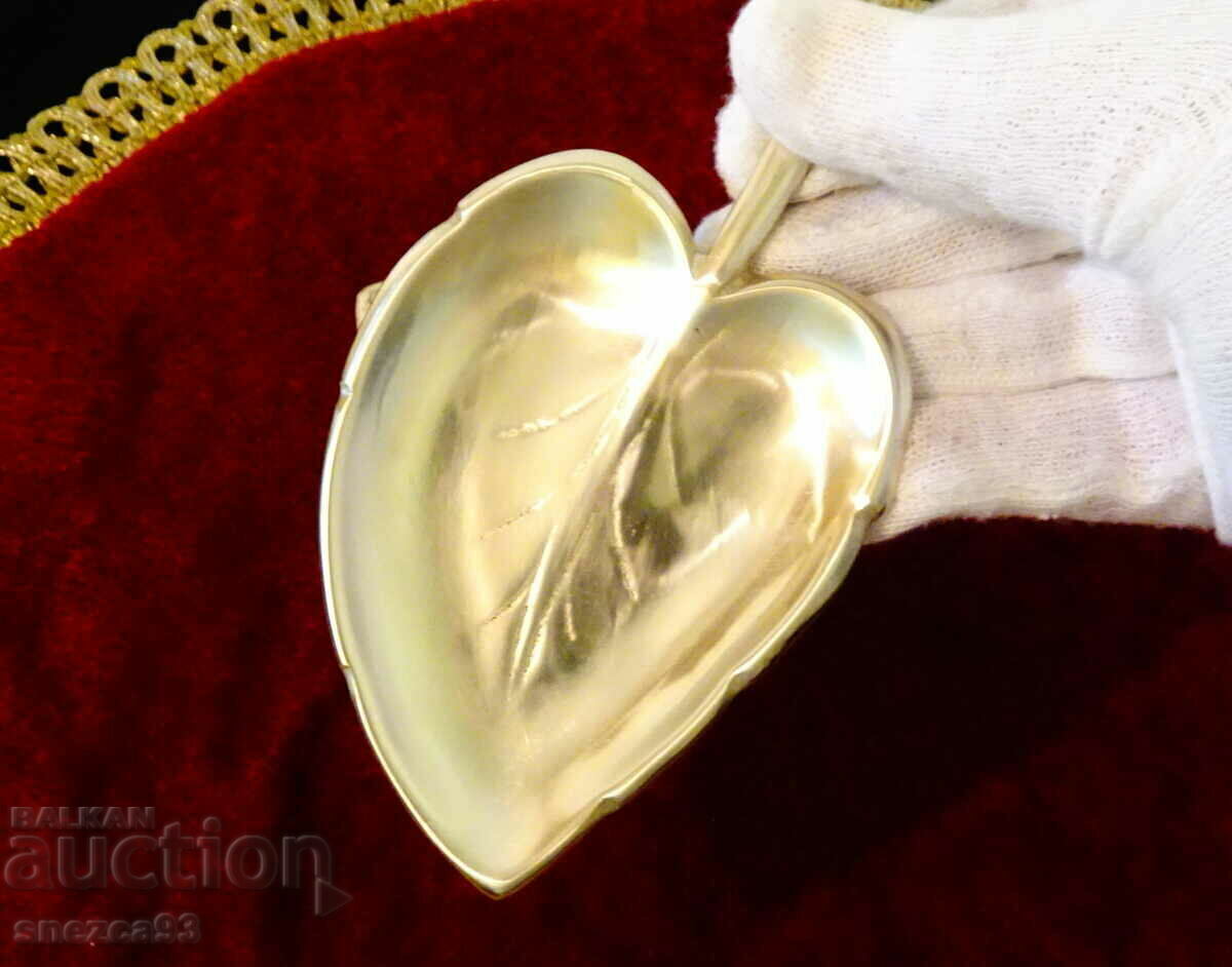 Auction Bronze plate embossed leaf 2 pcs. Auction Bronze plate embossed leaf 2 pcs.