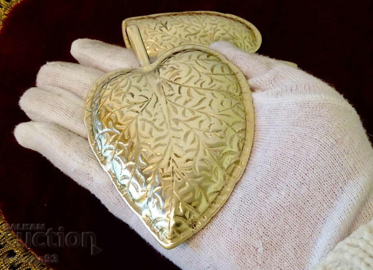 Delivery of Bronze plate embossed leaf 2 pcs. Delivery of Bronze plate embossed leaf 2 pcs.