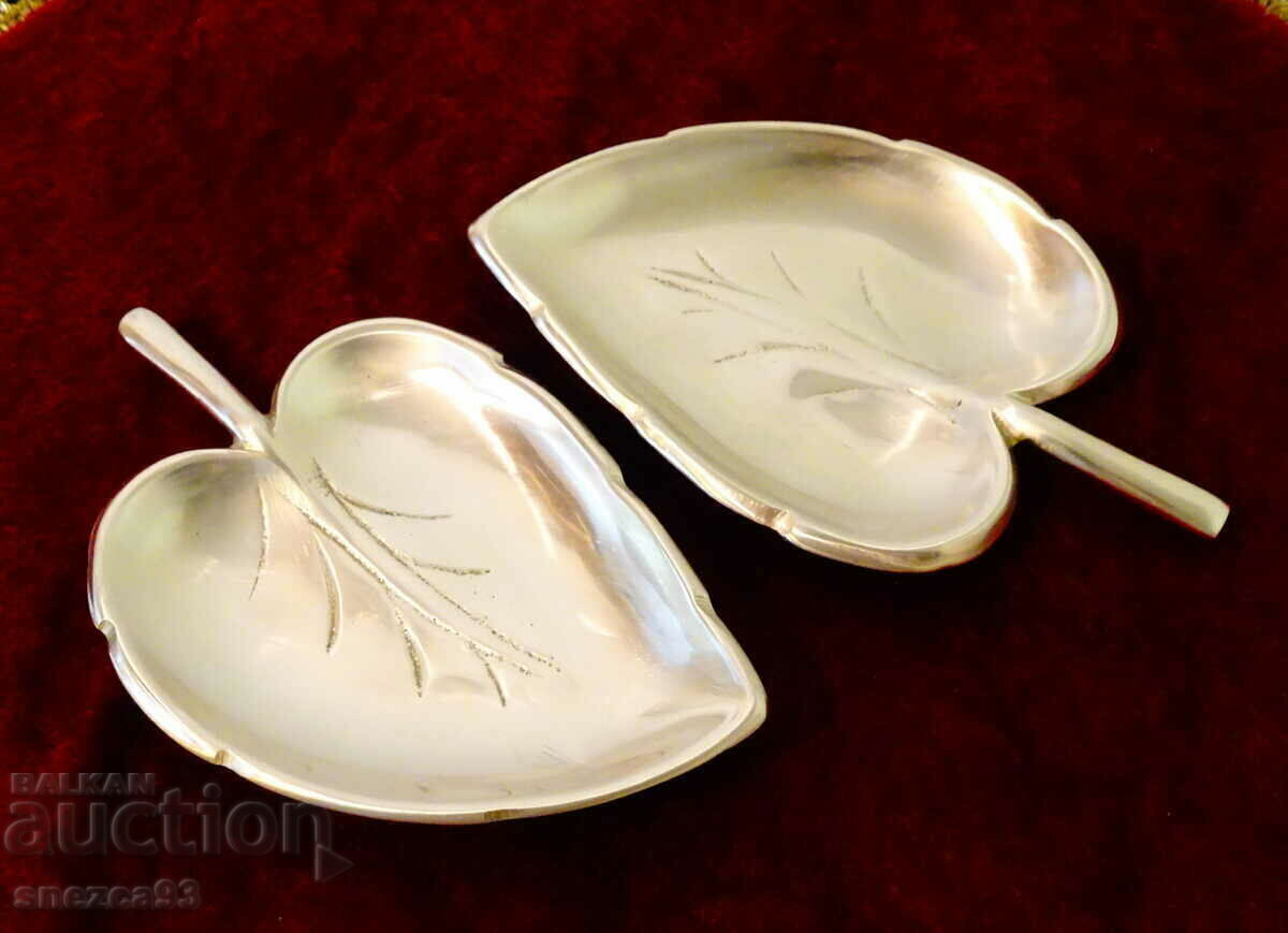 Bronze plate embossed leaf 2 pcs. Bronze plate embossed leaf 2 pcs.