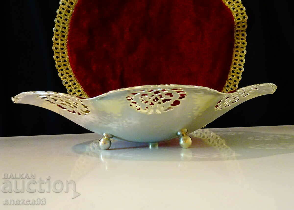 Beautiful bronze fruit bowl 24 cm, openwork, Baroque with price 36.00 BGN | € 18.41 Beautiful bronze fruit bowl 24 cm, openwork, Baroque with price 36.00 BGN | € 18.41