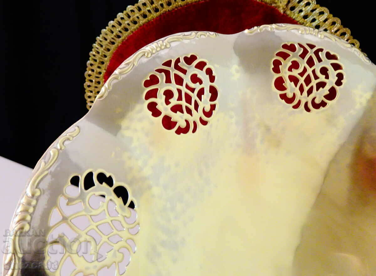 Auction Beautiful bronze fruit bowl 24 cm, openwork, Baroque Auction Beautiful bronze fruit bowl 24 cm, openwork, Baroque