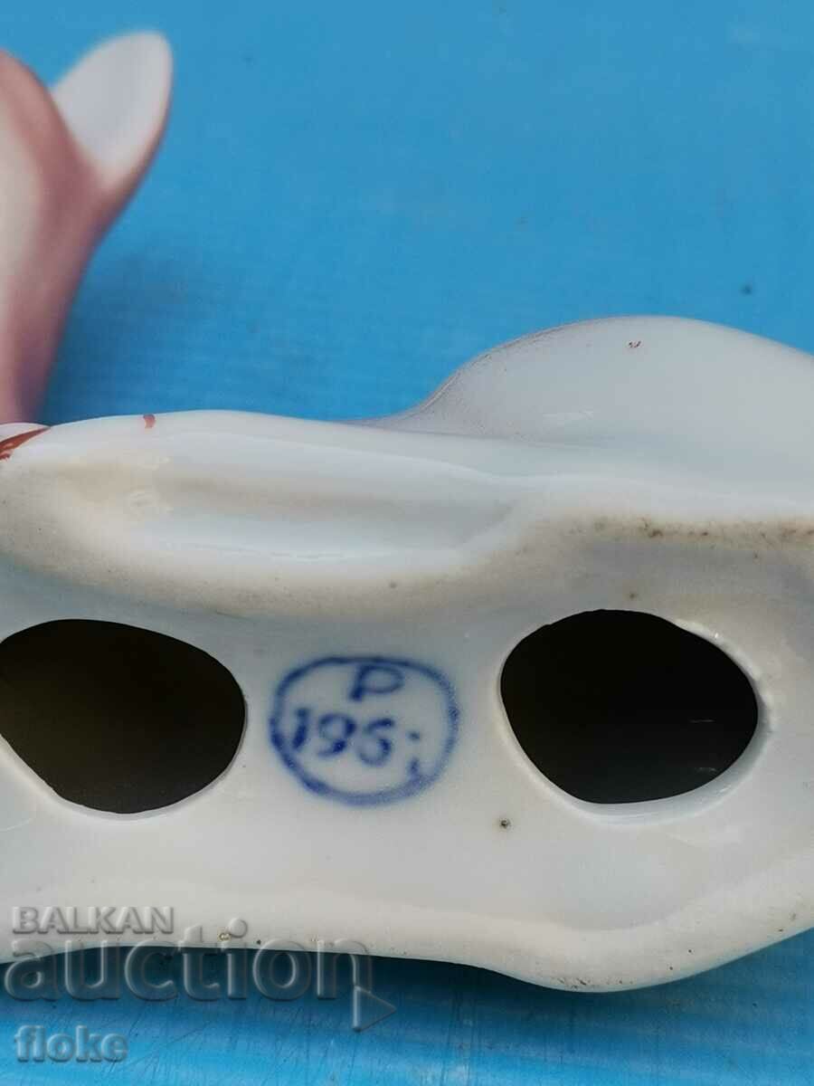 An old porcelain statuette - 6 An old porcelain statuette - 6