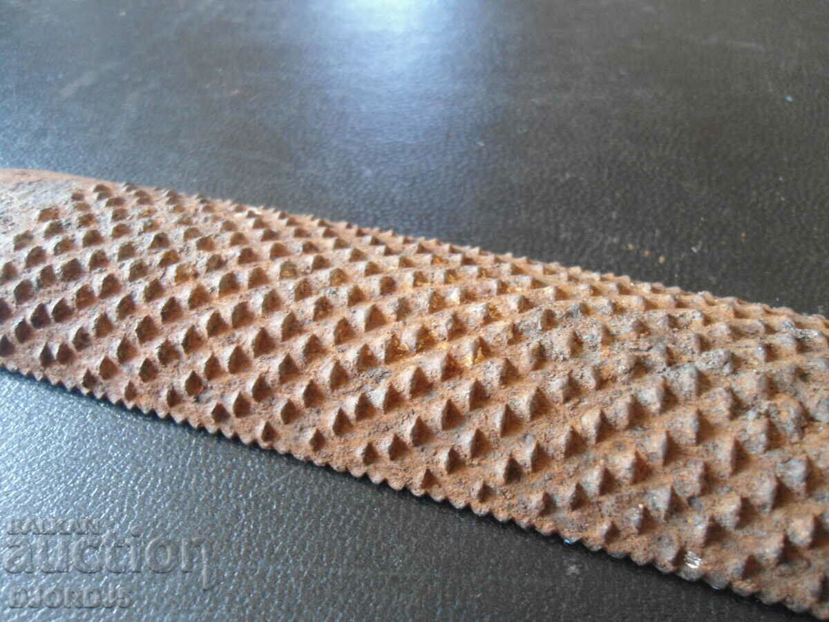 Аукцион Стара дърводелска пила, полуобла Аукцион Стара дърводелска пила, полуобла