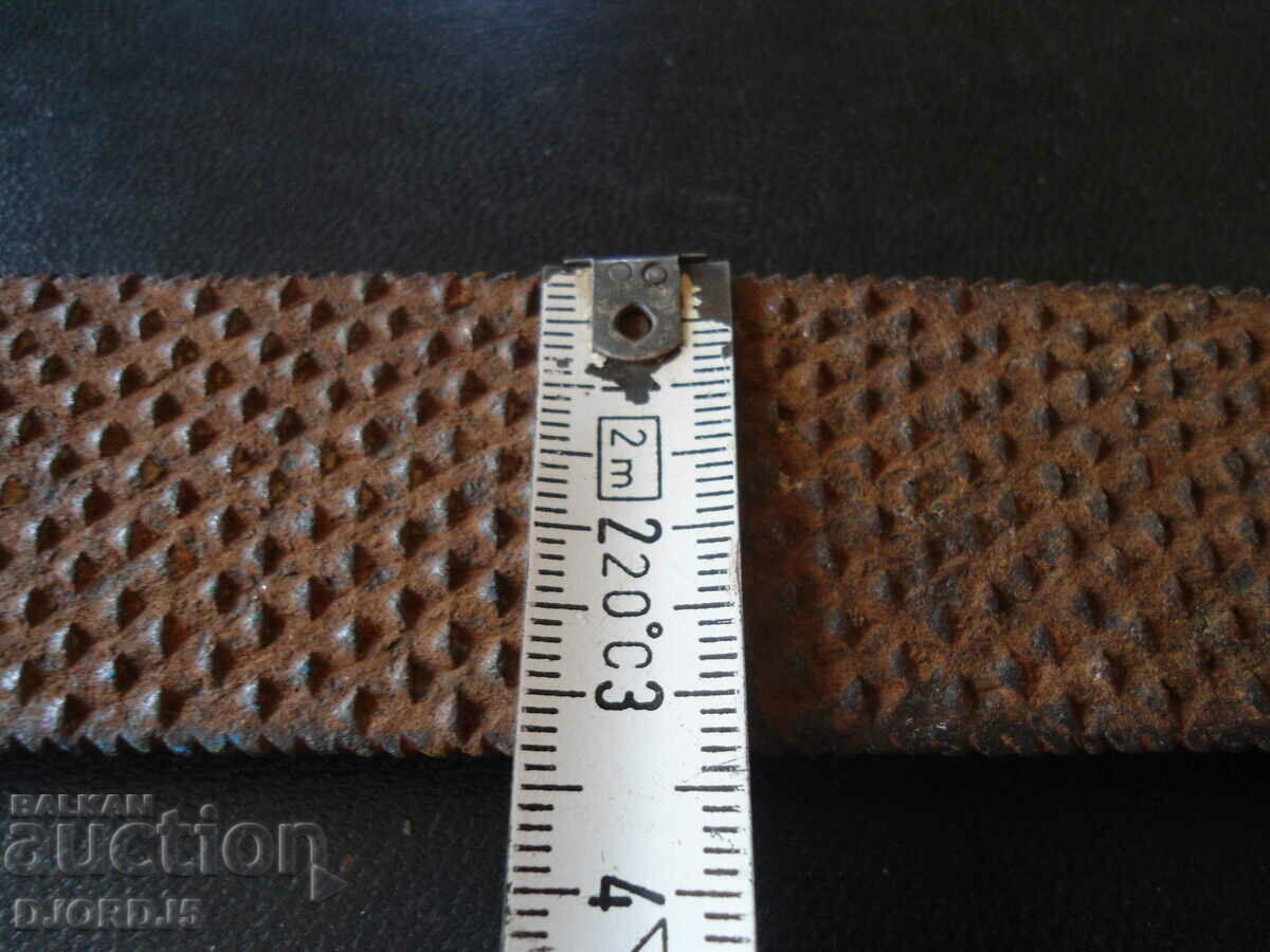 Доставка на Стара дърводелска пила, полуобла Доставка на Стара дърводелска пила, полуобла