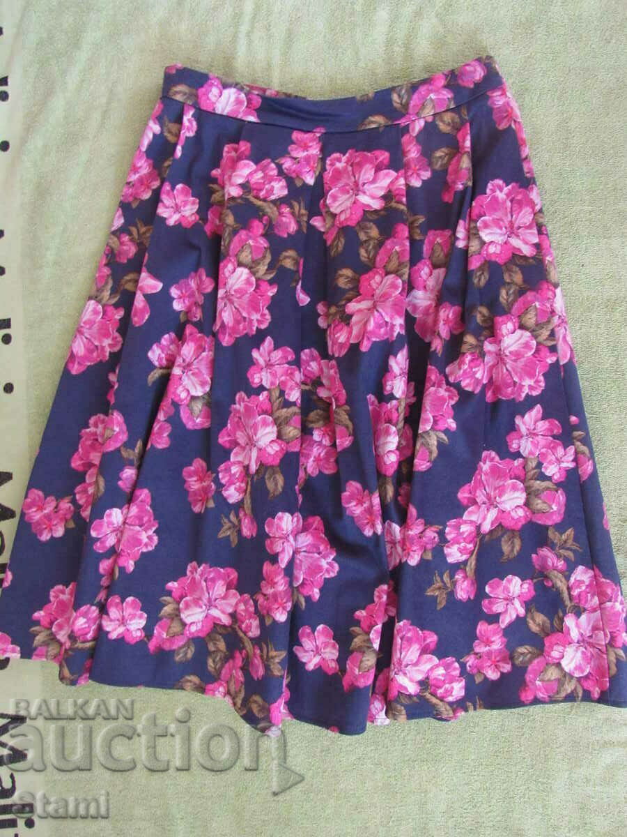 Fusta dama MOHITO marimea 36 cu preț 20.00 BGN | € 10.23