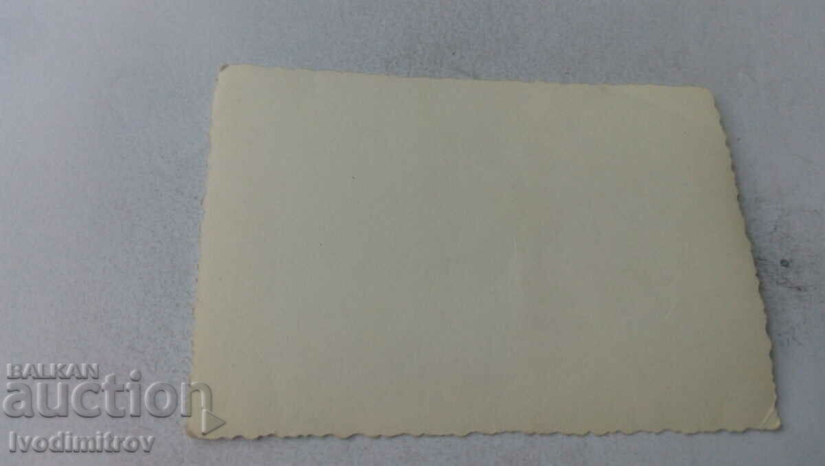 Imagine Cinci fete tinere pe plajă cu preț 1.65 BGN | € 0.84 Imagine Cinci fete tinere pe plajă cu preț 1.65 BGN | € 0.84